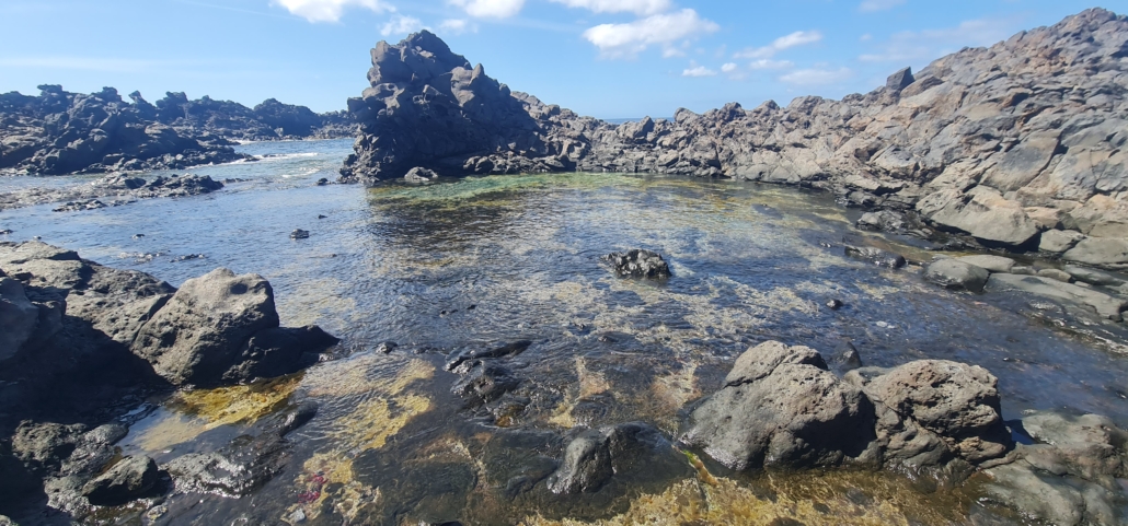 Piscinas naturales y paisaje volcánico en Palm-Mar, Tenerife